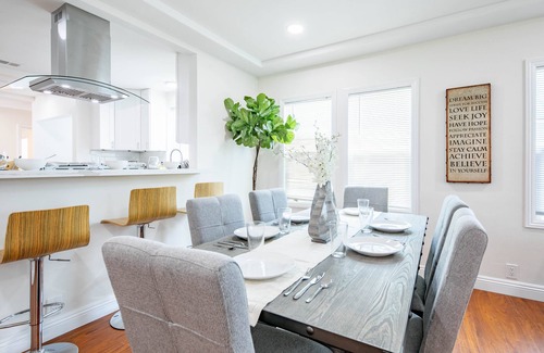 Alhambra House | 2 Homes on One Property, near DTLA 6bd-3ba, btw Disney & Hollywood!