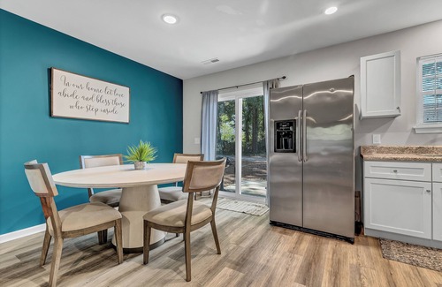 Wilmington House | 2 houses 1 mile to UNCW 4 miles to beach Grill Patio Pet friendly Parking