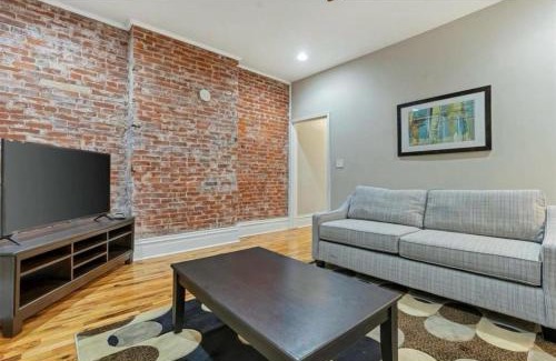 Downtown St. Louis Apartment | 2 Houses for Large Groups Near Busch Stadium