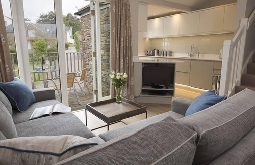 Bugford Cottage | 2 KEEPER'S COTTAGE, HILLFIELD VILLAGE in Dartmouth