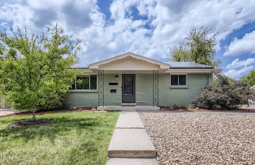 Arvada Apartment | 2 King Bed l Upper Unit Duplex