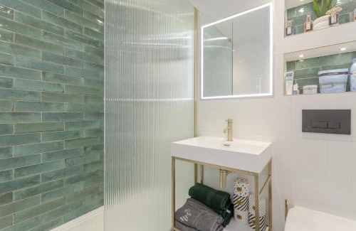 Rotherhithe Apartment | 2 KING Beds Modern Refurb Flat - 10 min 2 London Bridge - Sleeps 6
