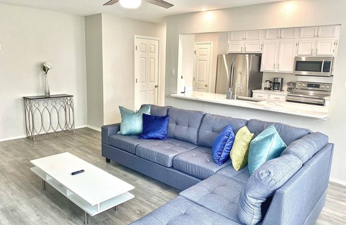 Wetmore House | ✨ 2 King Beds - Modern Comfort for 8 Guests ✨