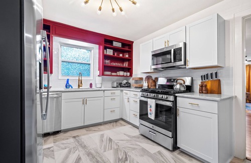 Hot Springs House | 2 King Suites: One Block to Oaklawn: 2 miles to HSNP