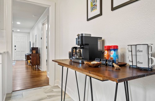 Hot Springs House | 2 King Suites: One Block to Oaklawn: 2 miles to HSNP