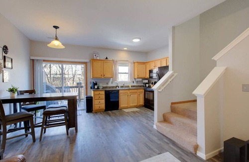 Manhattan Villa | 2 Kings, Workspace, Garage 3bdrm - Pastore`s Place