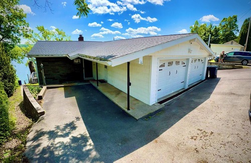 Penn Yan House | 2 Lakefront houses - Sleeps 18 - 3600 Sq/Ft -
