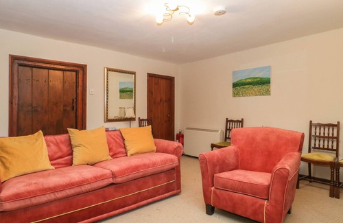 Stogursey House | 2 LIME STREET, pet friendly, character holiday cottage in Stogursey
