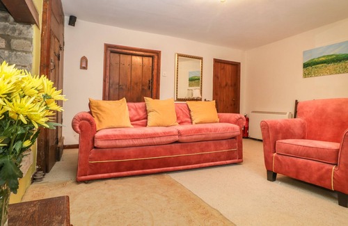 Stogursey House | 2 LIME STREET, pet friendly, character holiday cottage in Stogursey