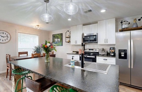 Bryan Apartment | 2 Living Rooms! Playstation provided! Extra sleeping area. 3 BDRM-2 Bath. CLEAN!