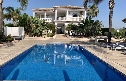 Alhaurin el Grande Villa | 2 luxury adjoining villas with 2 pools, in 2 acres of countryside (7BR, 7BA)