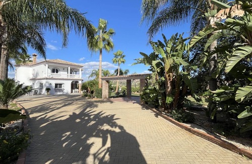 Alhaurin el Grande Villa | 2 luxury adjoining villas with 2 pools, in 2 acres of countryside (7BR, 7BA)
