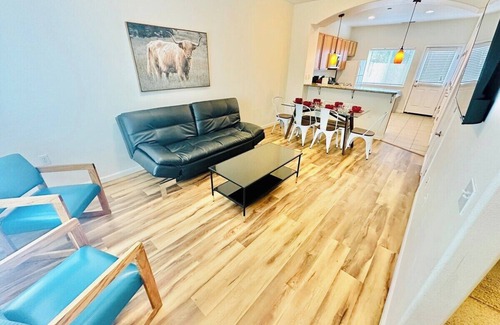 Reno House | 2 Masters, 3 TVs, Sleeps 7/D8