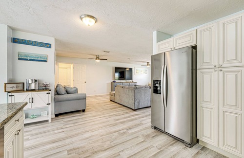 Ruskin House | < 2 Mi to Beach & Marina: Bright Ruskin Retreat!