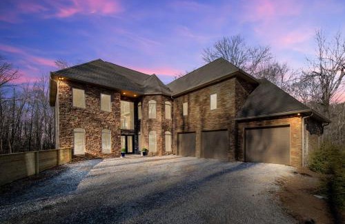 Charter Hills House | 2 Mi to Beech Mtn Resort! 8,000-Sq-Ft Luxe Escape