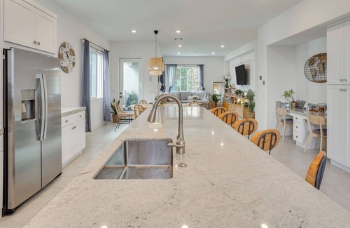 Platinum Triangle House | 2 Mi to Disney: Townhome in Anaheim