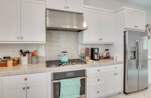 Platinum Triangle House | 2 Mi to Disney: Townhome in Anaheim
