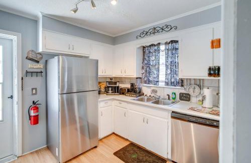 Columbia House | 2 Mi to Downtown Columbia Home with Theater Room!