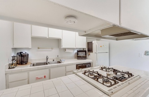 Palm Springs Condo | 2 Mi to Downtown: Gated Condo in Palm Springs