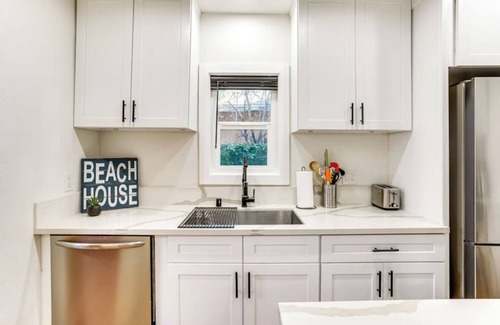 Eastside House | 2 Mi to Dtwn Long Beach: Sleek Retreat w/Patio!