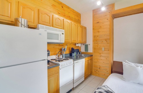 Granby Apartment | 2 Mi to Granby Ranch: Mtn Condo w/Hot Tub!