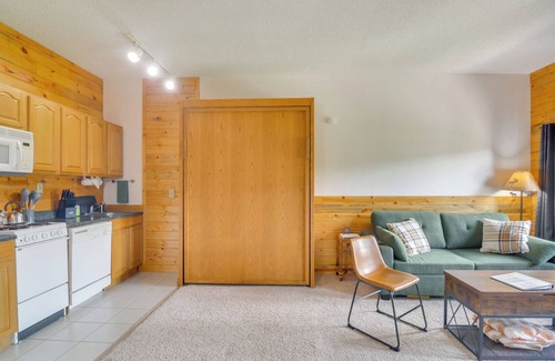 Granby Apartment | 2 Mi to Granby Ranch: Mtn Condo w/Hot Tub!