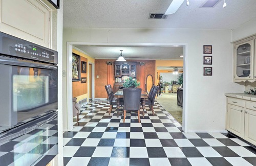 West Arlington House | 2 Mi to Lake Arlington: Spacious Escape w/Deck