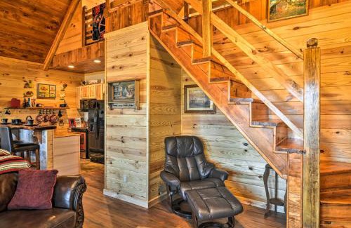 Hot Springs House | 2 Mi to Lake Hamilton Hot Springs Cabin with Loft!