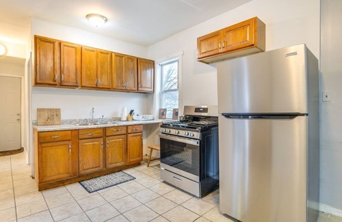 Back of the Yards House | 2 Mi to Red Line: Chicago Home Near Sherman Park