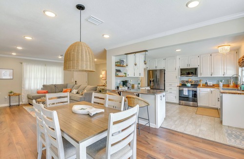 Fort Walton Beach House | 2 Mi to Shore: Modern Retreat in Fort Walton Beach