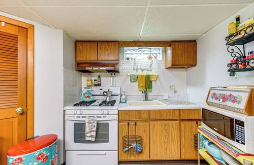 Cheektowaga Apartment | 2 Mi to Walden Galleria: Apartment w/Patio