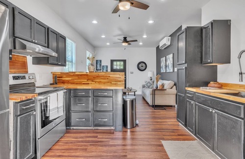Starkville House | 2 Miles from MSU | Modern | Perfect for Couples