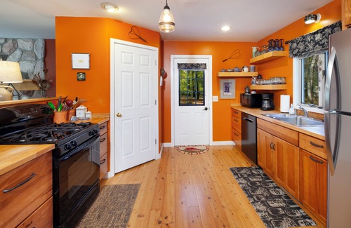 Cedar House | 2 Miles to Good Harbor Beach, Pet Friendly