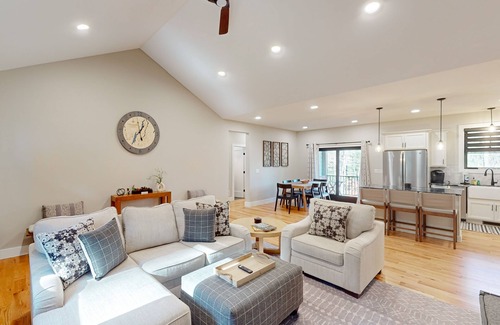 Lake George House | 2 Miles to the Lake - Million Dollar Beach