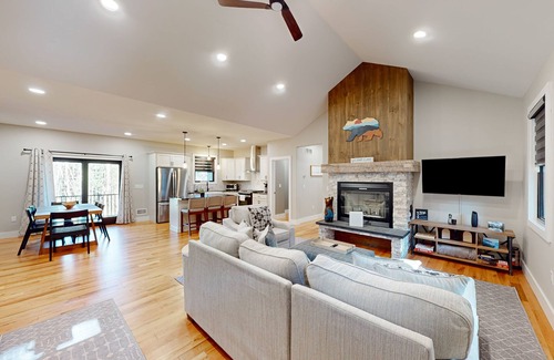 Lake George House | 2 Miles to the Lake - Million Dollar Beach