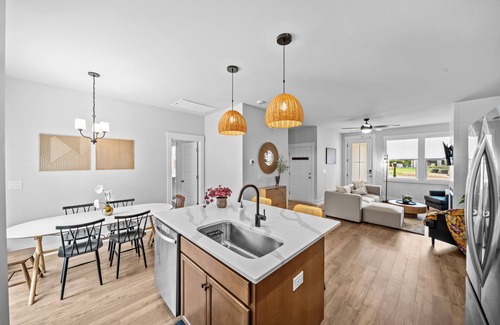 Simpsonville House | 2 Min. to Downtown Simpsonville/5 Private Bedrooms