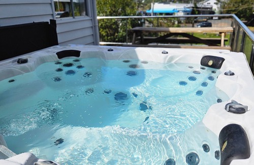Blackpool House | 2 min walk to the shops,restaurants and bars with a hot tub