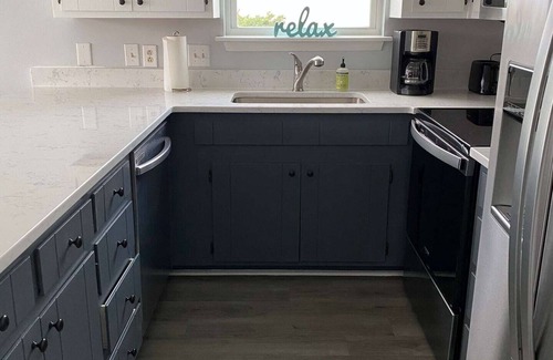 North Topsail Beach House | 2 min walk to the beach - King-sized beds - Sound view - Paddle boards - Pool