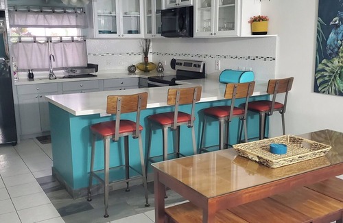 Dover Condo | 2 mins to beach! Family sized condo with a pool. Super close to dining and fun!