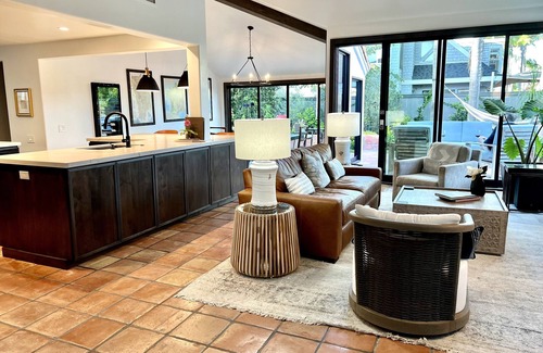 Del Mar House | 2 minute walk to Del Mar Beach!