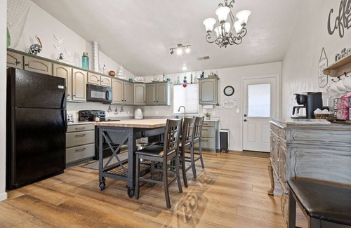 Crescent City House | 2 minutes to the beach!