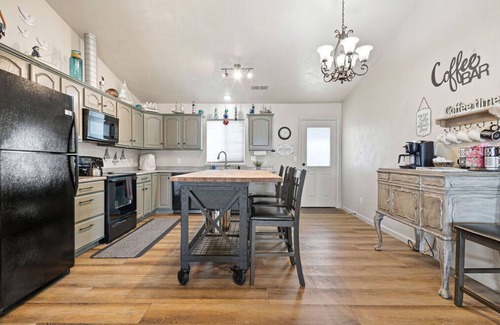 Crescent City House | 2 minutes to the beach!