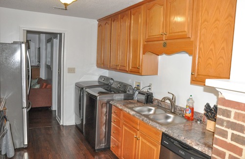 Biddleville House | 2 Minutes to Uptown Charlotte: Great In-Town Stay & City Skyline View!