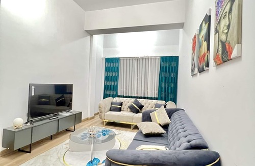 Esenyurt Apartment | 2 minutes walk to shopping centre, metro bus station with city views