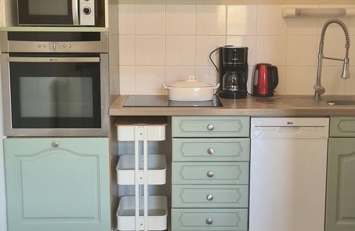 Concarneau Apartment | 2 mn walk from the white sand beach, apartment, garden and terrace, wifi