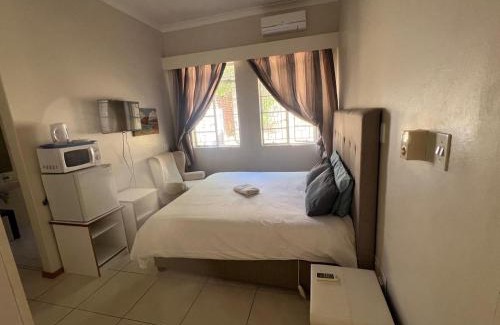 King William's Town House | 2 Oaks Guest House