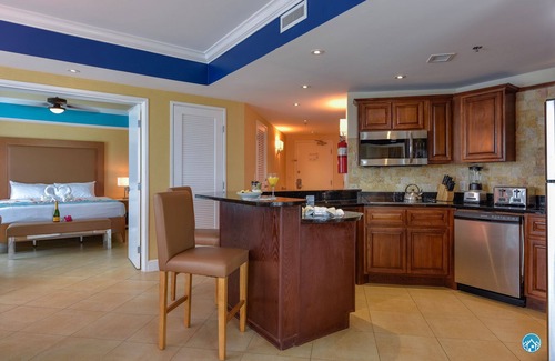 Palm Beach Apartment | 2 OCEAN VIEW BALCONIIES! Beautiful apt in Divi Phoenix - PALM BEACH - 4 guests