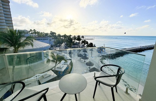 Palm Beach Apartment | 2 OCEAN VIEW BALCONIIES! Beautiful apt in Divi Phoenix - PALM BEACH - 4 guests