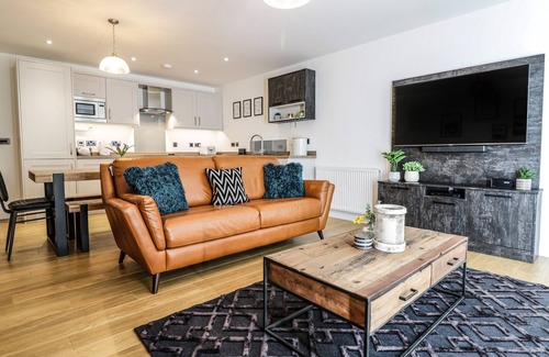 Porthmadog House | 2 PENSYFLOG BARNS, pet friendly, luxury holiday cottage in Porthmadog