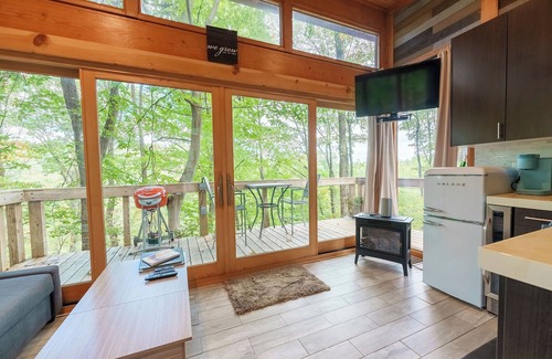 South Bloomingville Cabin | 2-Person Romantic Treehouse Getaway in Hocking Hills, Ohio